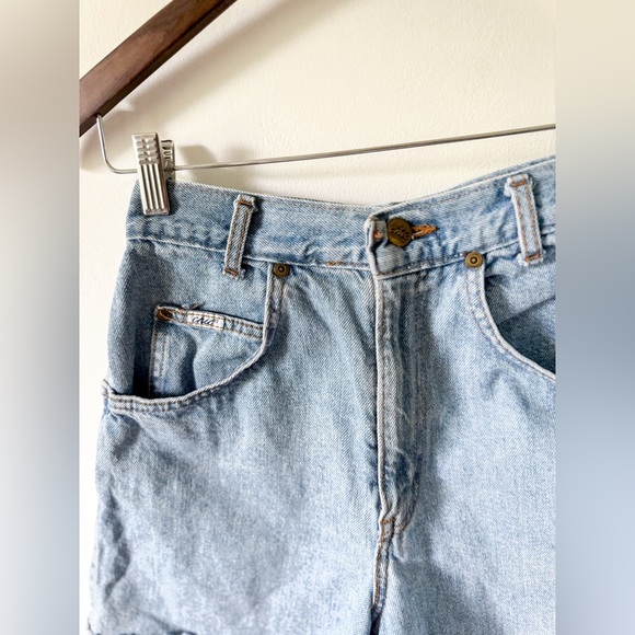 Vintage 90s Chic Denim Shorts - Picture 2 of 8